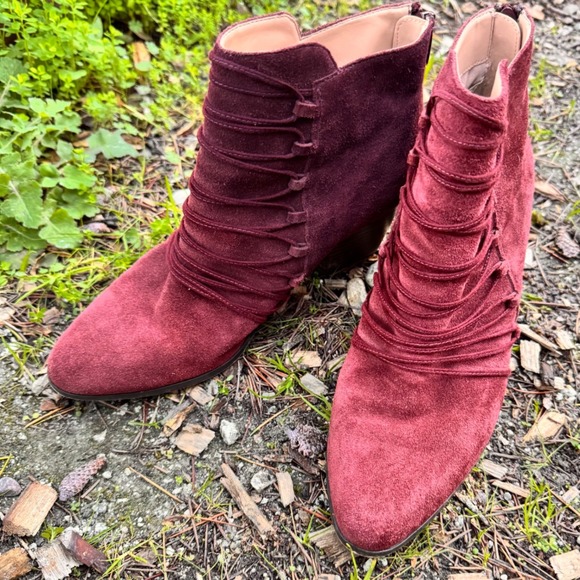 SOLE SOCIETY Burgundy Suede Ruched Ankle Boots Block Heel Side Zip Women's 7.5 - Picture 3 of 8